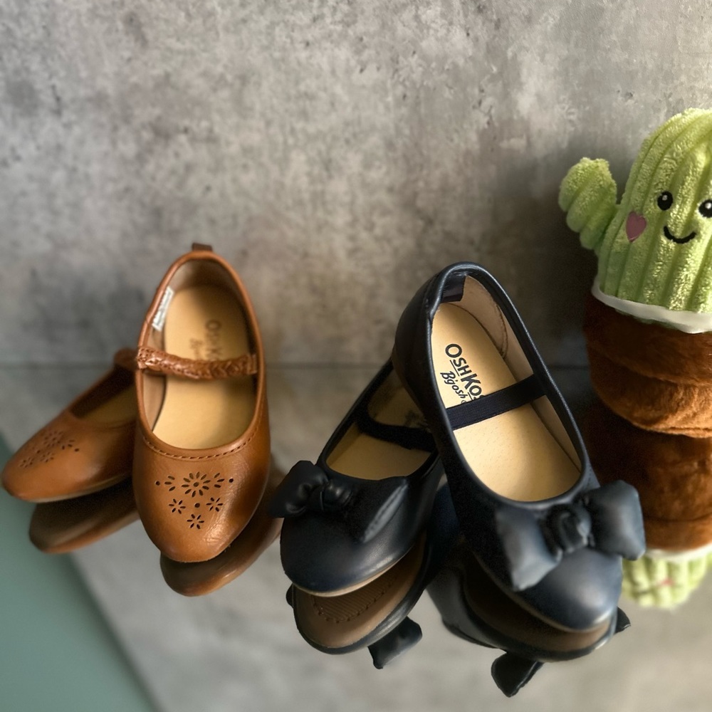 ✏️Oshkosh B’hosh Toddler Flats - 2 pairs✏️